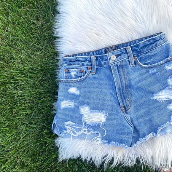 Abercrombie & Fitch annie high rise festival distressed jean shorts 25 / 0 - Picture 1 of 7